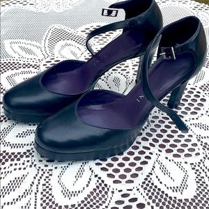 Black Gianni Bini Pumps